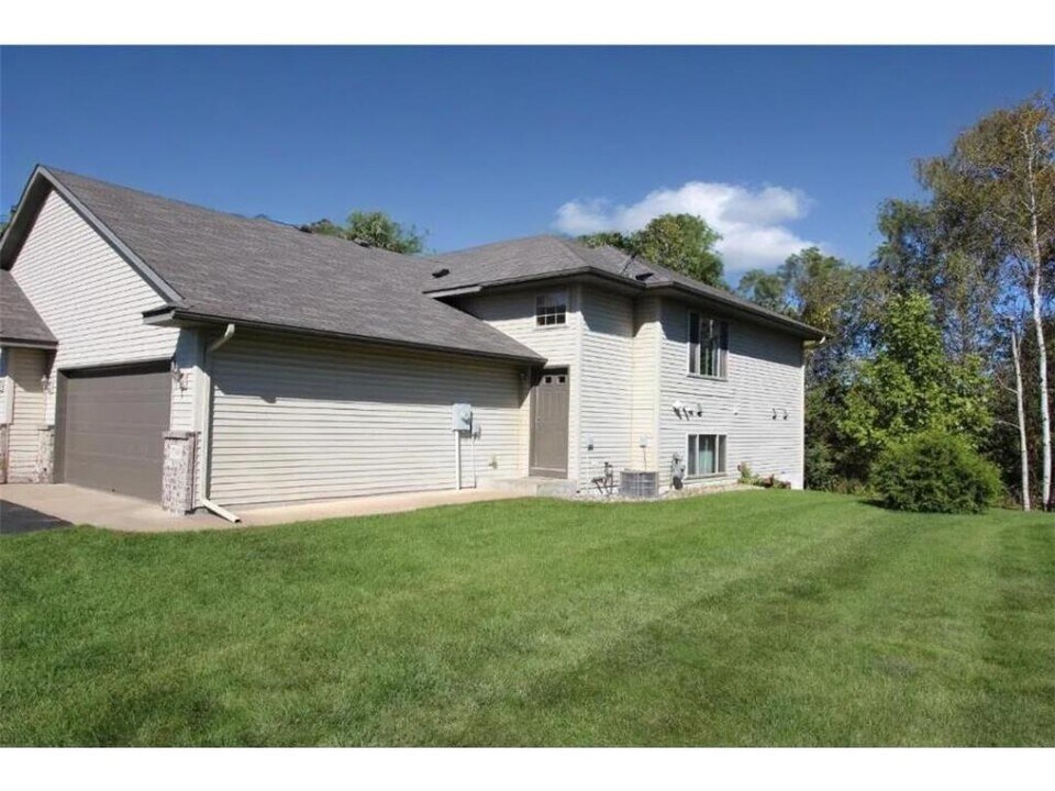 7348 384th Ct in North Branch, MN - Building Photo