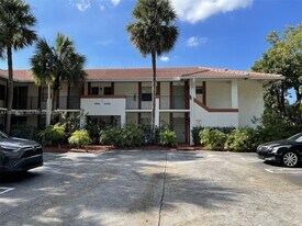 2390 Coral Springs Dr in Coral Springs, FL - Building Photo