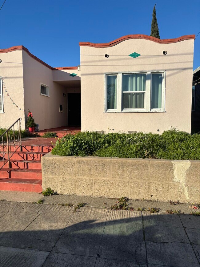 property at 4 W 7th St