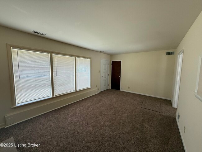 162 Robin Rd in Louisville, KY - Building Photo - Building Photo