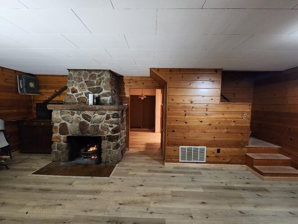 26251 Alpine Ln in Lake Arrowhead, CA - Building Photo