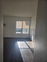 1050 E Washington Ave, Unit 61 in Escondido, CA - Building Photo