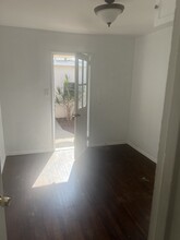 2575 S Barrington Ave in Los Angeles, CA - Building Photo - Building Photo