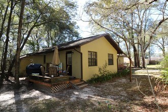 3381 NE 56th Ave in Silver Springs, FL - Foto de edificio - Building Photo