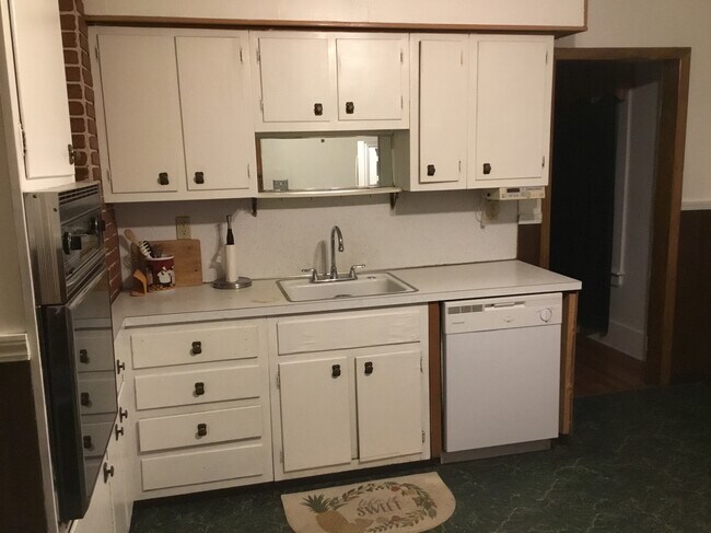 1023 Downer Ave, Unit 1st in Utica, NY - Building Photo - Building Photo