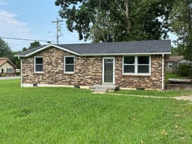 1502 Nichols Dr in Clarksville, TN - Building Photo
