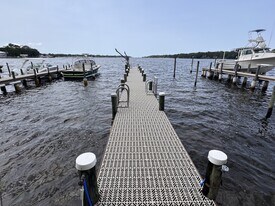 806 Regatta Cir in Niceville, FL - Building Photo