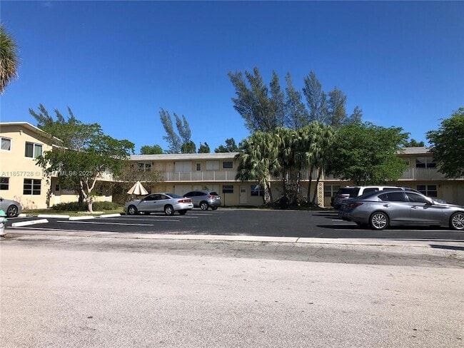 1301 N 12th Ct, Unit 5A in Hollywood, FL - Building Photo - Building Photo