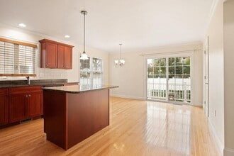 22 School St, Unit 1 in Waltham, MA - Building Photo - Building Photo