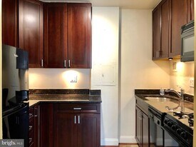 1021 Arlington Blvd, Unit 706 in Arlington, VA - Building Photo