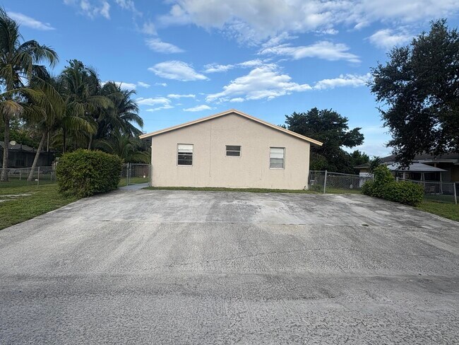 1704 Citation Dr in West Palm Beach, FL - Foto de edificio - Building Photo