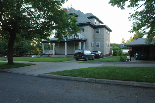 627 S Maple St in Spokane, WA - Foto de edificio - Building Photo