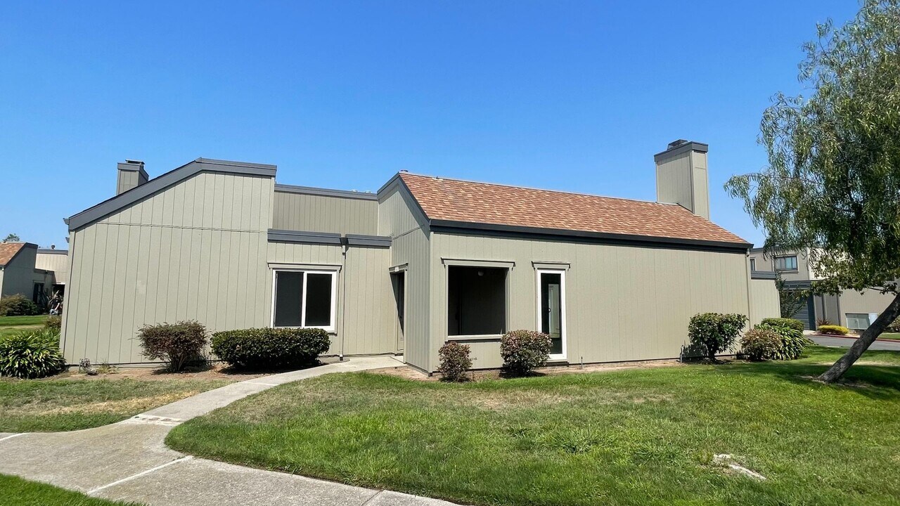 3424 Solomon Ln in Alameda, CA - Building Photo