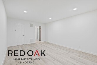 970 Menlo Ave in Los Angeles, CA - Building Photo - Building Photo
