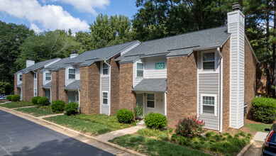 Cary Pines Apartments in Cary, NC - Building Photo - Building Photo