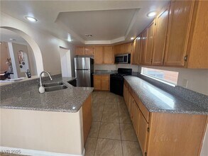 8216 Bermuda Beach Dr in Las Vegas, NV - Building Photo - Building Photo