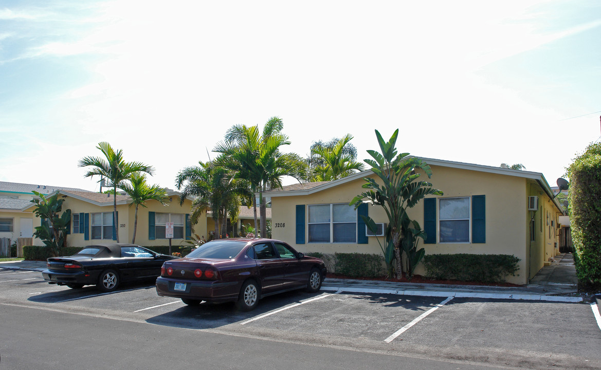 Wahoo Apartments in Pompano Beach, FL - Building Photo