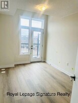 1322 Kobzar Dr in Oakville, ON - Building Photo