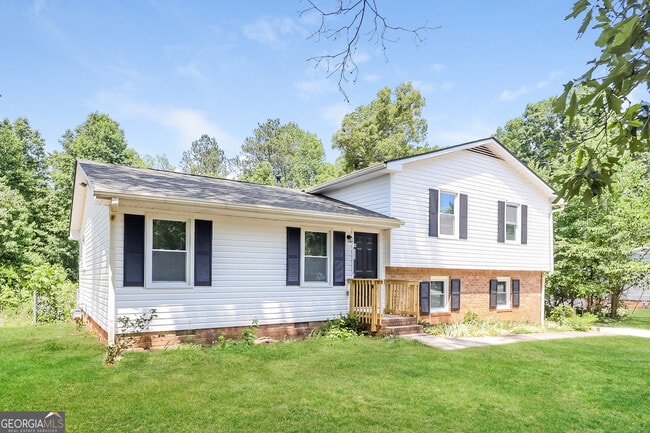 185 Hyde Cir in Newnan, GA - Building Photo - Building Photo