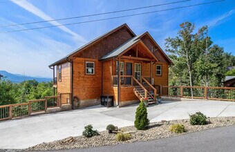 739 Picadilly Ln in Gatlinburg, TN - Building Photo - Building Photo