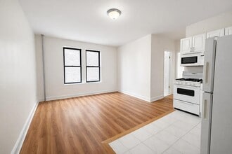 106 Fort Washington Ave in New York, NY - Building Photo - Building Photo