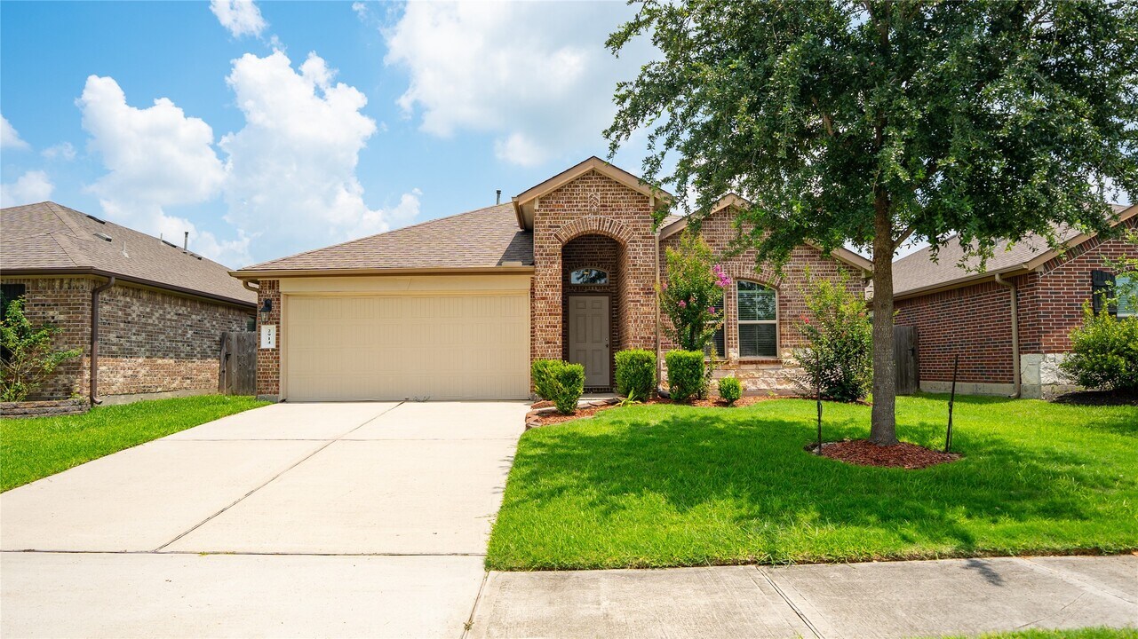 2914 Canadian Goose Ln in Baytown, TX - Building Photo