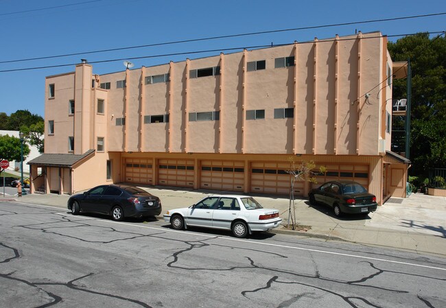 398 Klamath St in Brisbane, CA - Foto de edificio - Building Photo