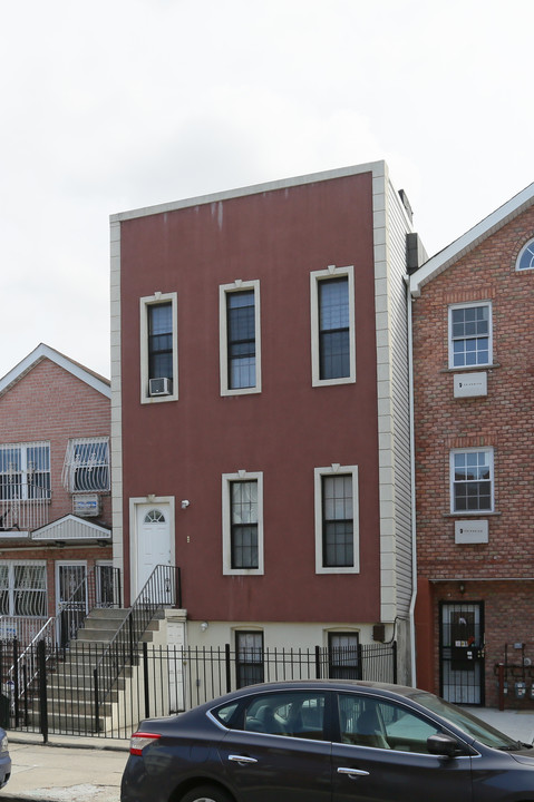 1084 Hancock St in Brooklyn, NY - Building Photo