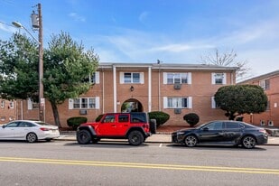 Stuyvesant Commons - Lyndhurst in Lyndhurst, NJ - Building Photo