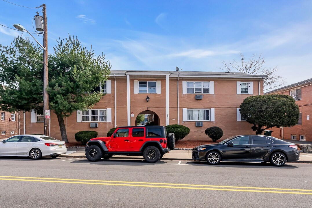 Stuyvesant Commons - Lyndhurst in Lyndhurst, NJ - Building Photo