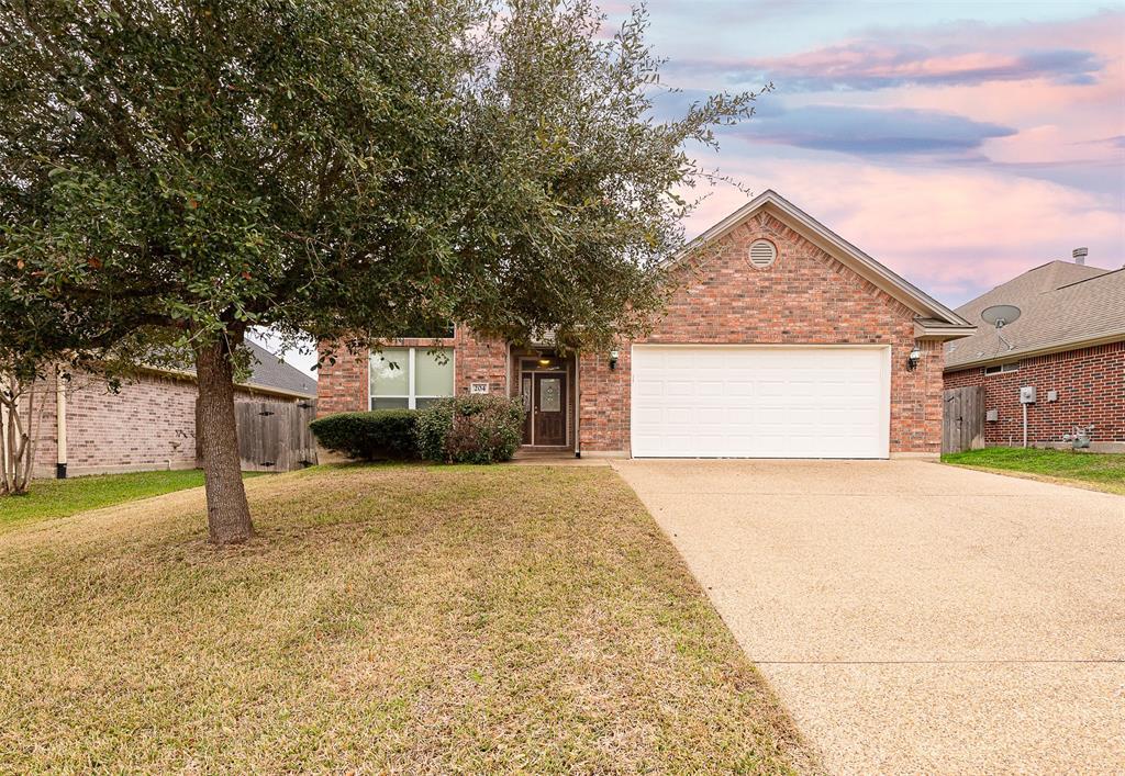 204 Passendale Ln in College Station, TX - Building Photo