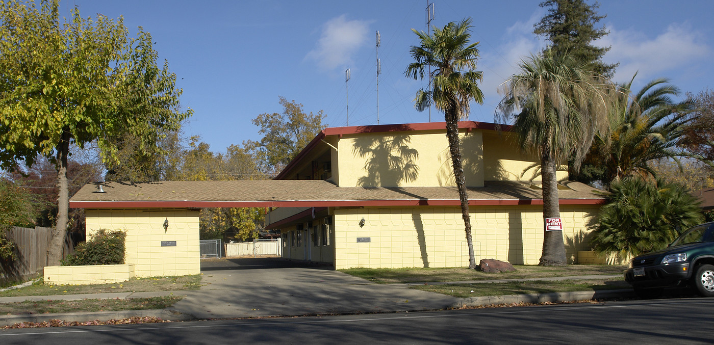 423 W 21st St in Merced, CA - Foto de edificio