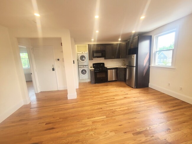 35 Pangborn Pl, Unit #2