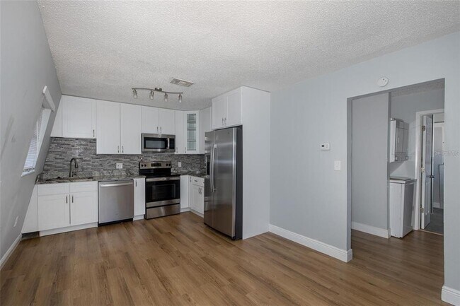 5750 Virginia Ave in New Port Richey, FL - Building Photo - Building Photo