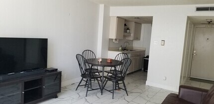 1800 Lavaca St, Unit 104 in Austin, TX - Building Photo - Building Photo