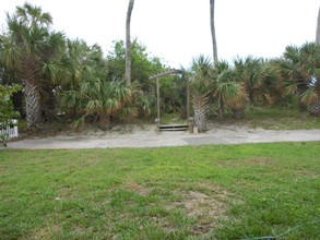 423-433 Wilson Ave in Cocoa Beach, FL - Building Photo - Building Photo