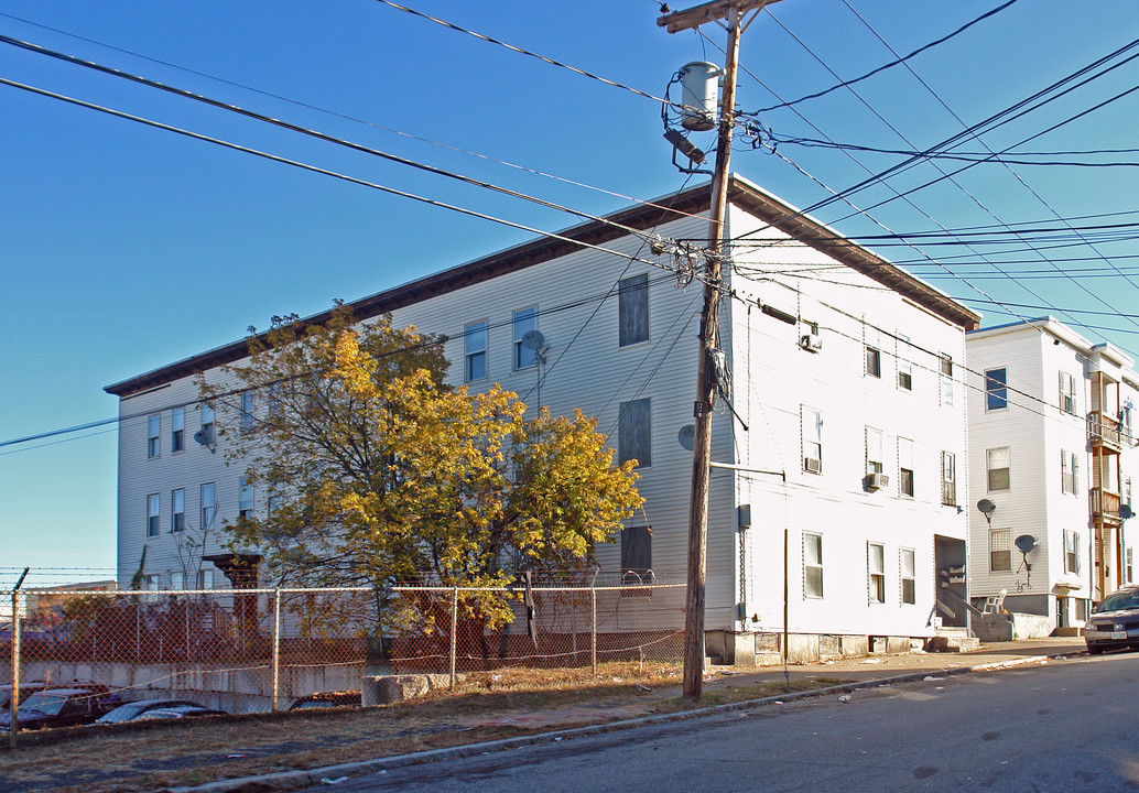 558 Silver St in Manchester, NH - Building Photo