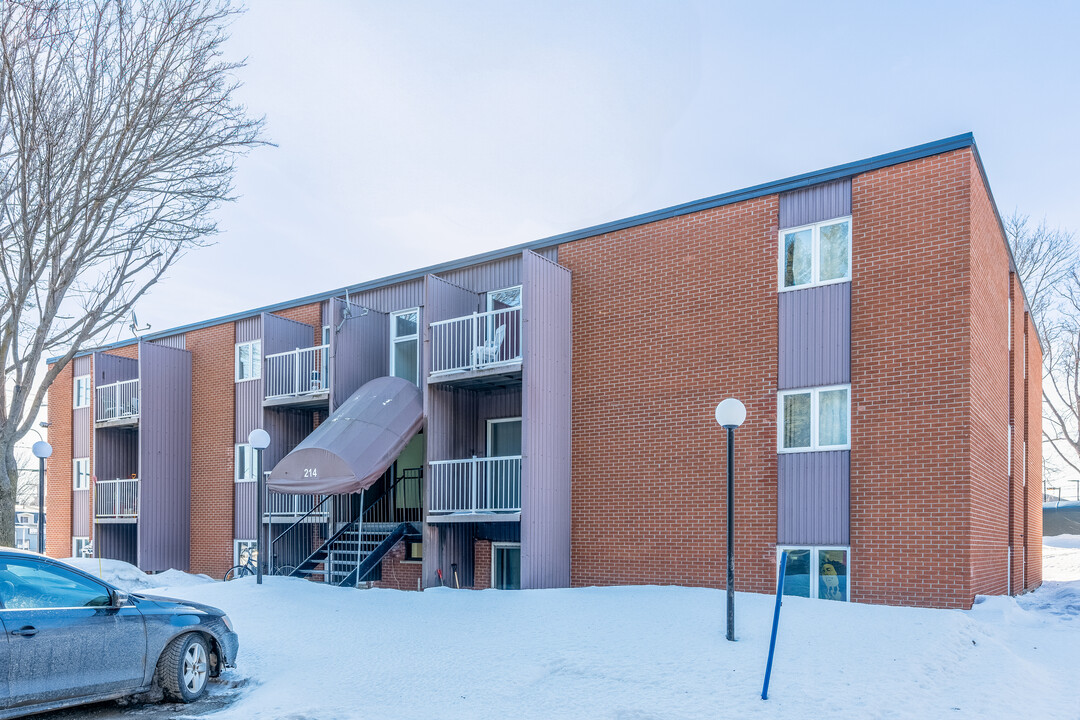 214 Monseigneur-Bourget Rte in Lévis, QC - Building Photo