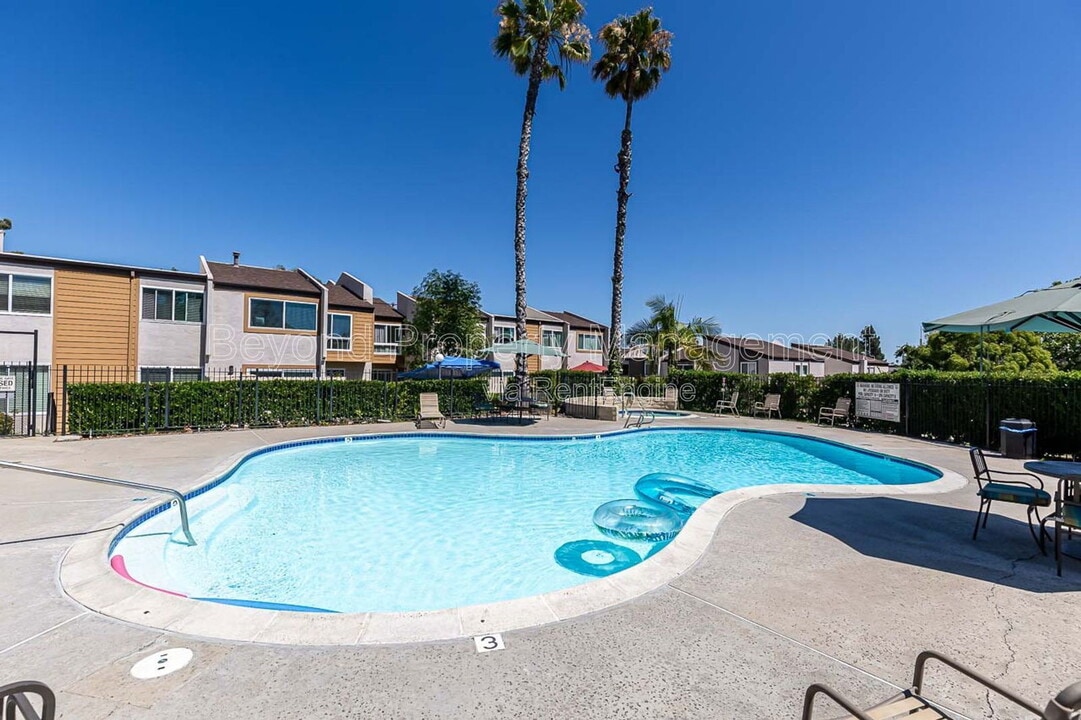 7805 Tommy Dr in San Diego, CA - Building Photo