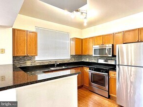 2111 Highcourt Ln-Unit -304 in Herndon, VA - Building Photo - Building Photo