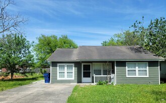 1714 N Avenue H in Freeport, TX - Building Photo