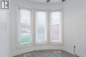 1040 Victoria Park Ave in Toronto, ON - Building Photo - Building Photo