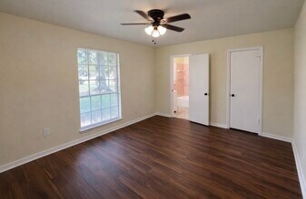 205 E Crestmont Dr in Alvin, TX - Building Photo - Building Photo