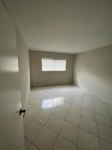 540 SE 2nd Ave, Unit J4 in Deerfield Beach, FL - Building Photo - Building Photo