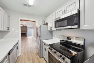 Woodland Park Townhomes in Beaumont, TX - Building Photo