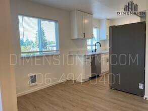 Centrally Located Ground floor Remodeled 1 in Burien, WA - Building Photo - Interior Photo