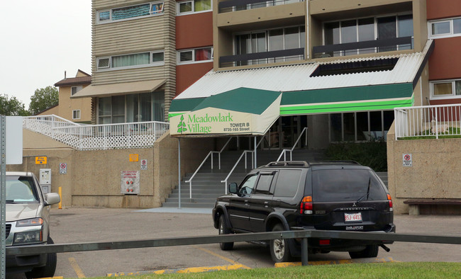 Meadowlark Tower B in Edmonton, AB - Building Photo - Other