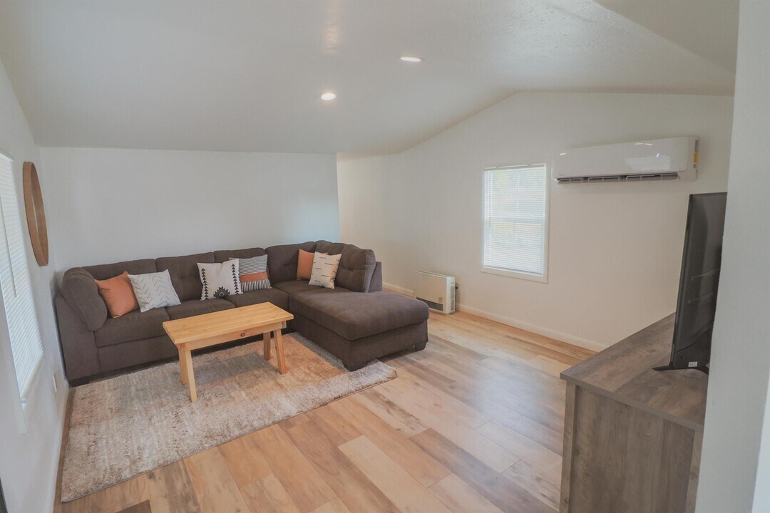 147 Northside Dr in Lander, WY - Building Photo