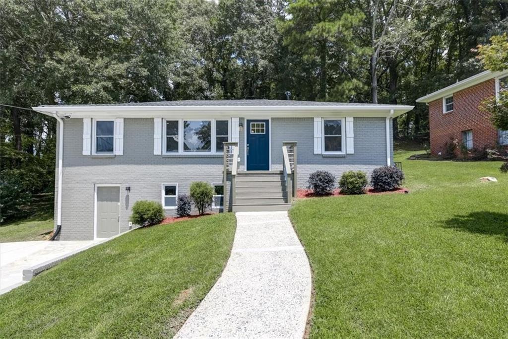2353 Larchwood Rd SW in Atlanta, GA - Building Photo