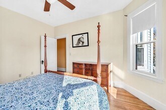 4 Bucknam St, Unit 2 in Boston, MA - Foto de edificio - Building Photo